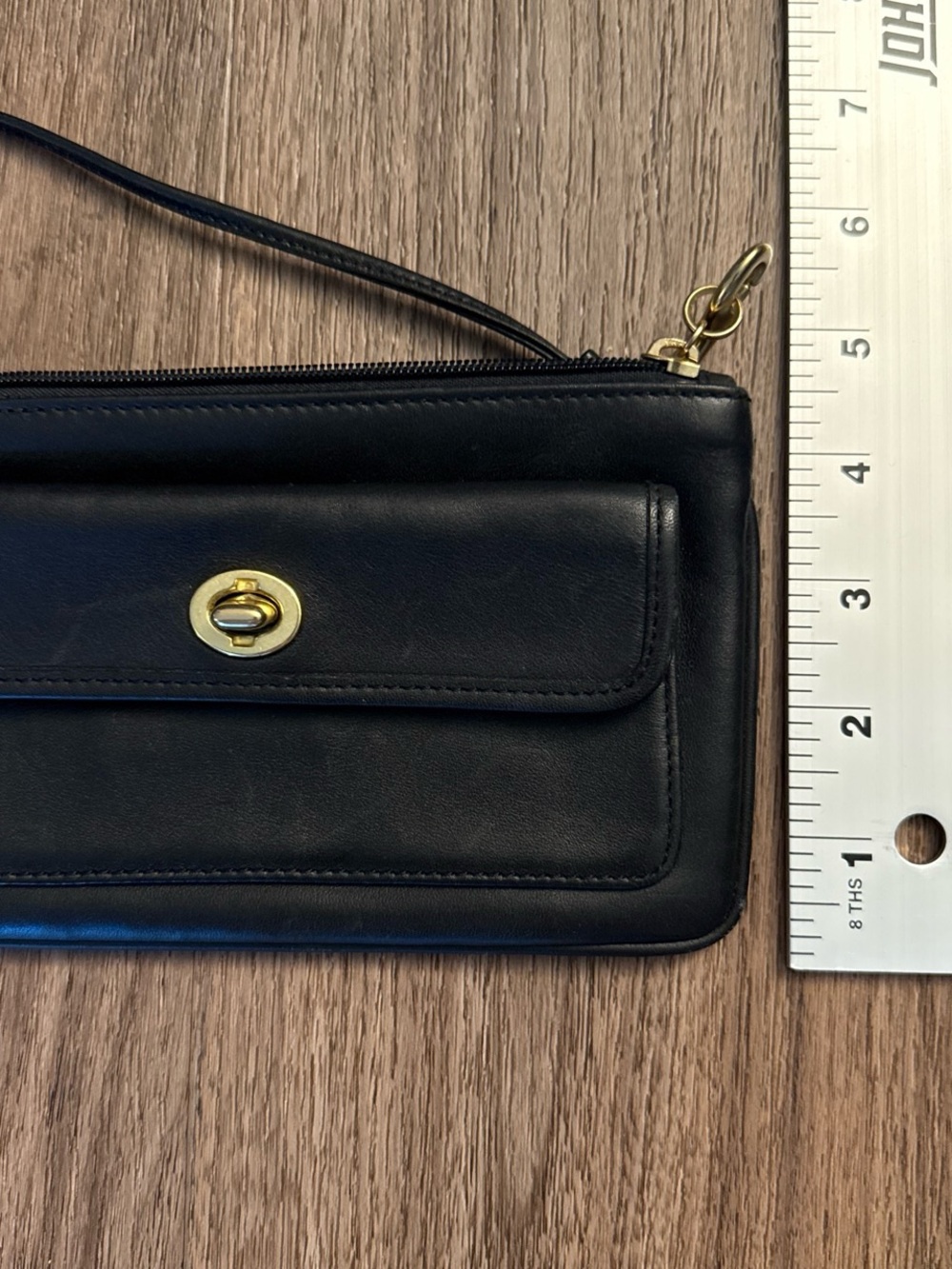Vintage Coach Black Leather Turnlock Wristlet with GOLD hardware - Picture 9 of 9